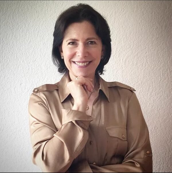 Beatriz Larios - Image 6
